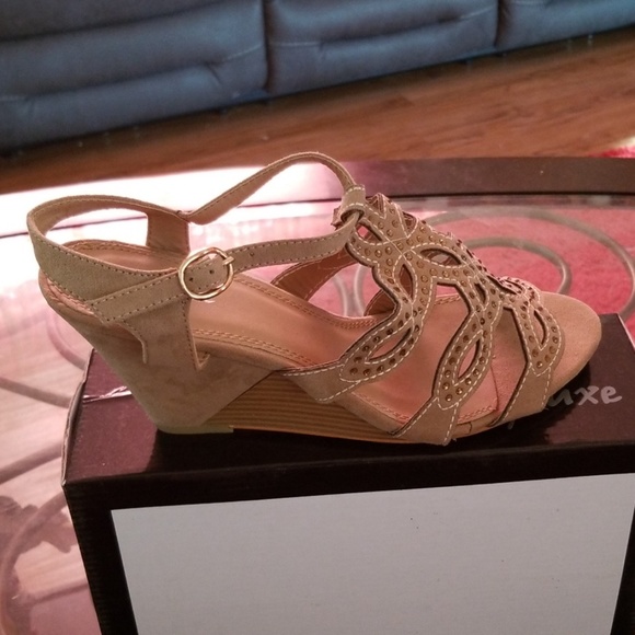 Shoe - Picture 3 of 3